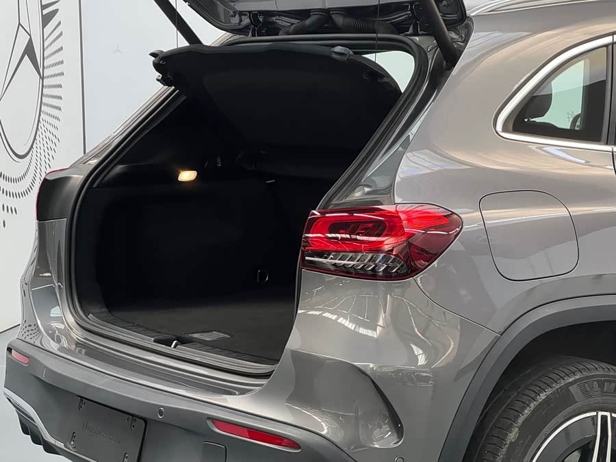 Mercedes-Benz EQA 300 4MATIC 2022