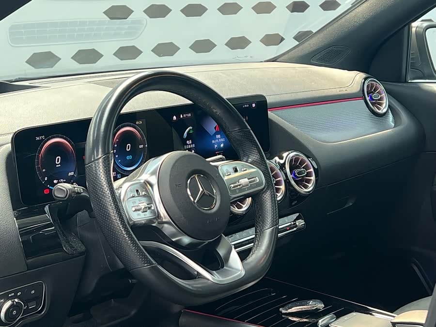 Mercedes-Benz EQA 300 4MATIC 2022