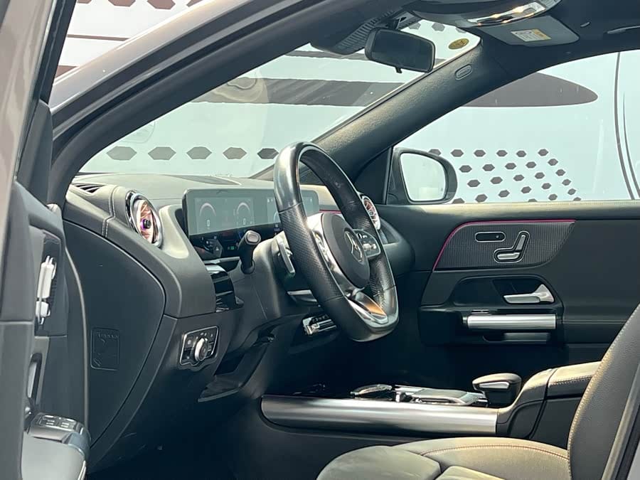 Mercedes-Benz EQA 300 4MATIC 2022