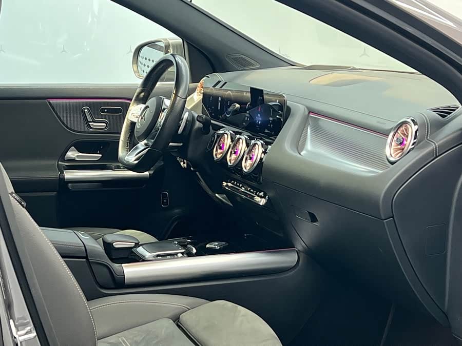 Mercedes-Benz EQA 300 4MATIC 2022