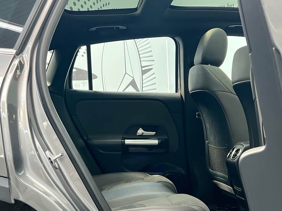 Mercedes-Benz EQA 300 4MATIC 2022