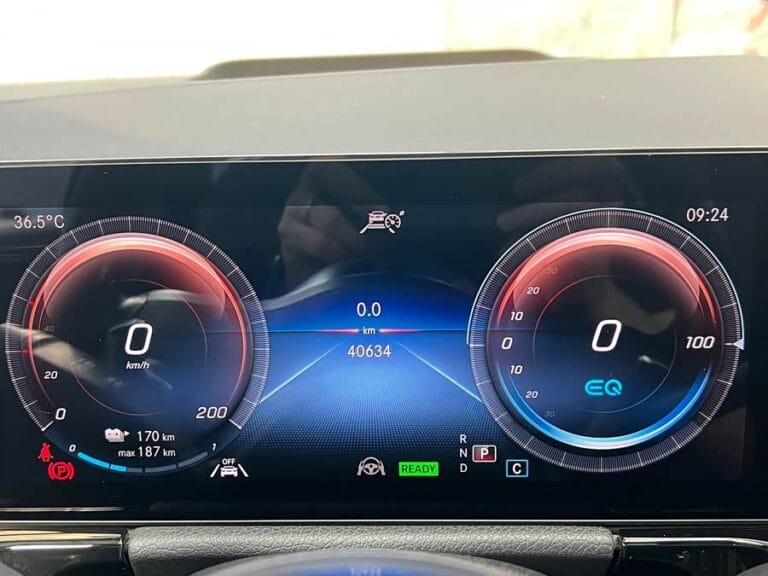 Mercedes-Benz EQA 300 4MATIC 2022