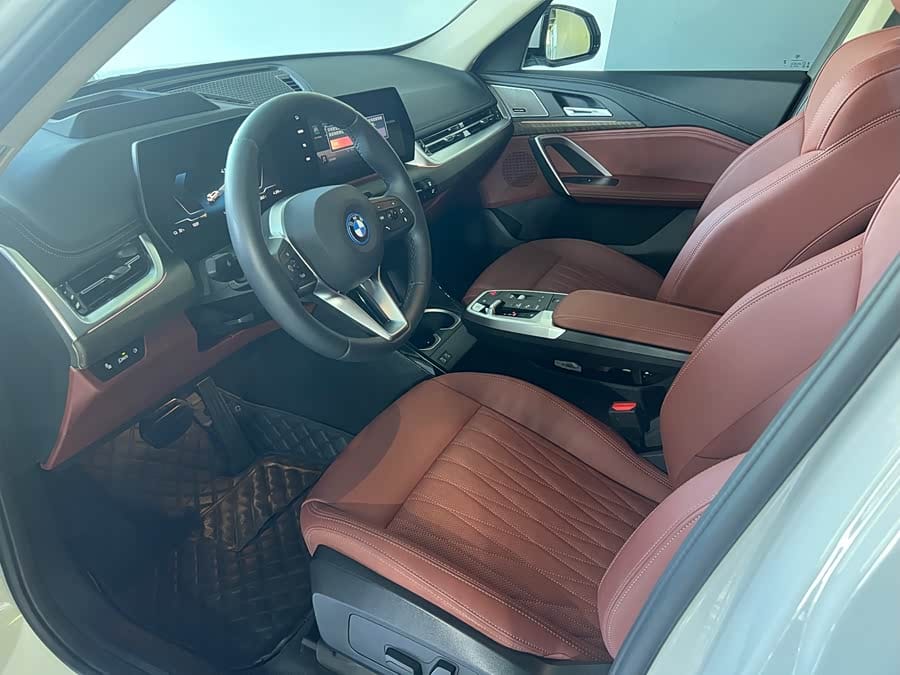 BMW iX1 2025 xDrive30L X Design Package - Photo 8