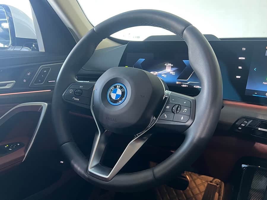 BMW iX1 2025 xDrive30L X Design Package - Photo 11