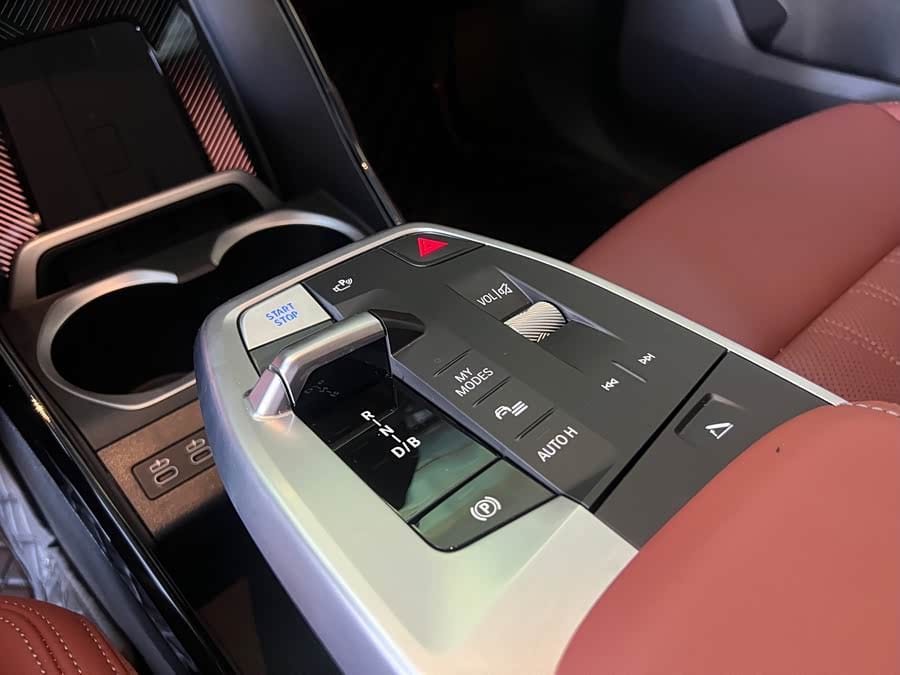 BMW iX1 2025 xDrive30L X Design Package - Photo 13