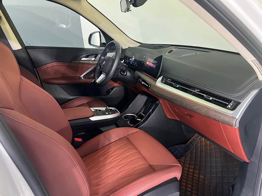BMW iX1 2025 xDrive30L X Design Package - Photo 16
