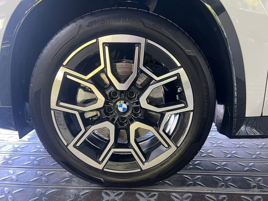 BMW iX1 2025 xDrive30L X Design Package - Photo 19