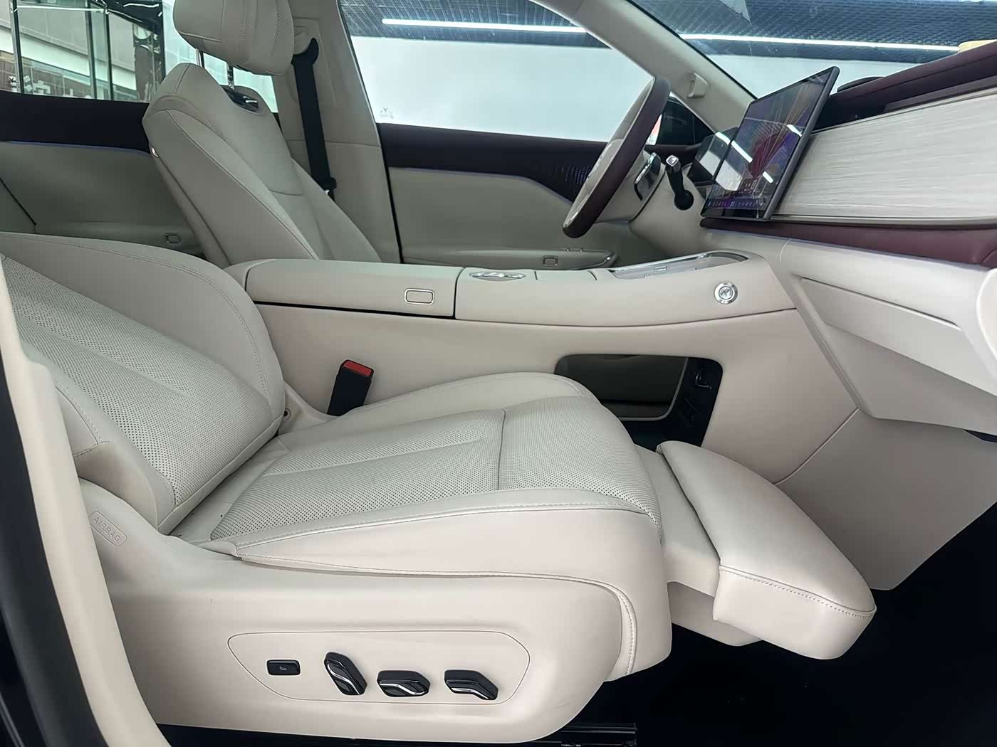 2025 Voyah Courage AWD 600km 5-Seat - Used Electric SUV Export from China — изображение 12