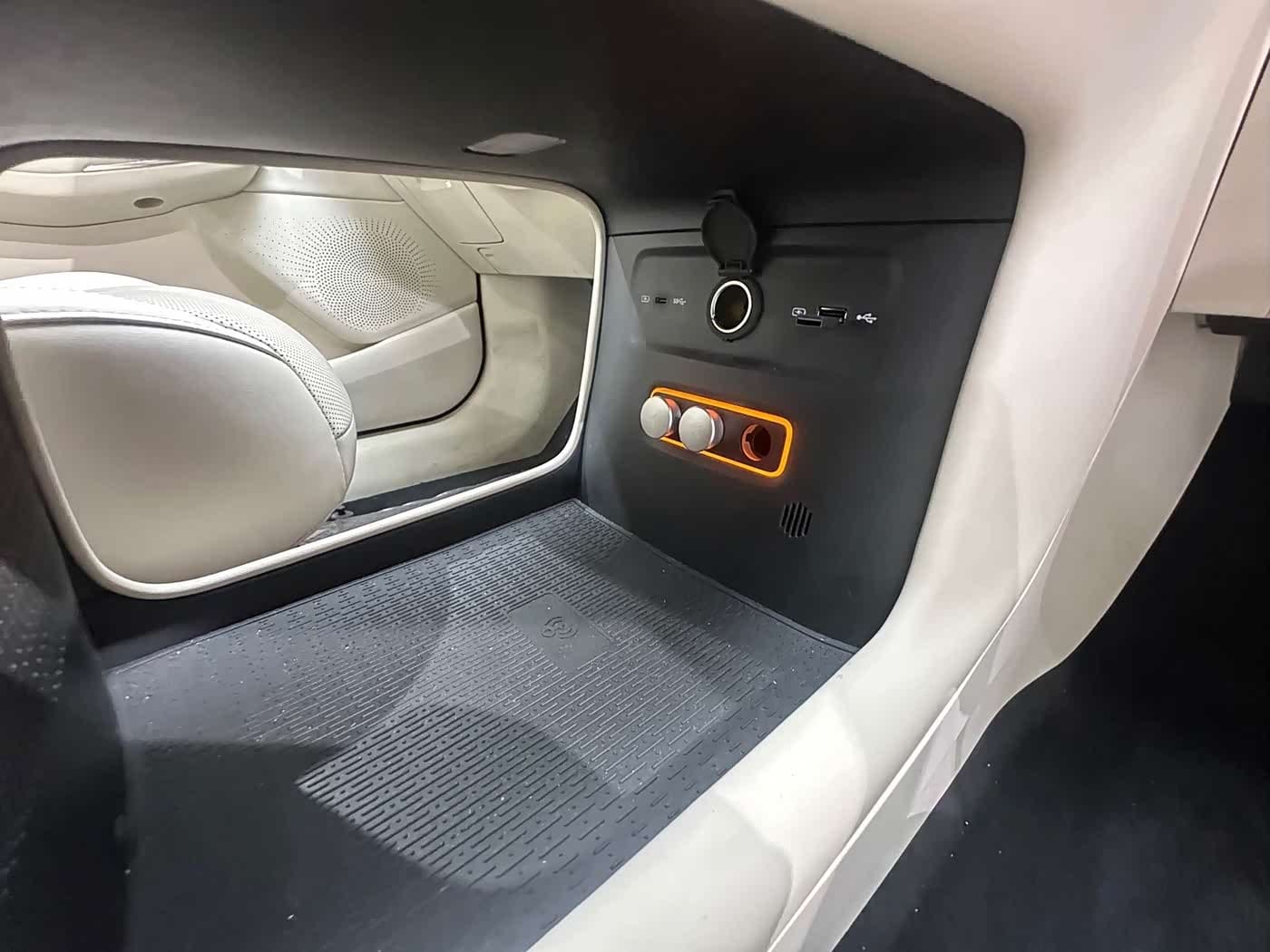 2025 Voyah Courage AWD 600km 5-Seat - Used Electric SUV Export from China — изображение 18